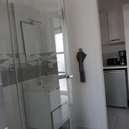 Apartment Joli Entre La Et La Hyeres